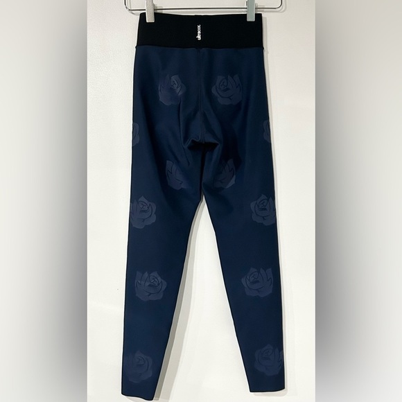 Ultracor Navy Rosette Print Ultra High Rise Legging XS - Picture 2 of 4